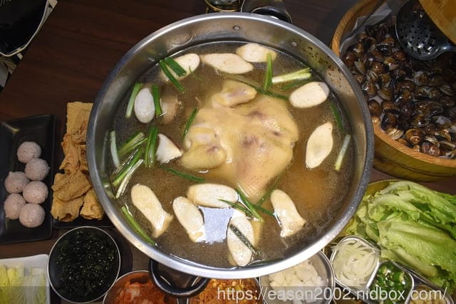 新莊美食 | 朋月栻-韓雞雞–江原道-宗음식 韓吃一隻雞火鍋鍋物｜新莊創始店（韓國一隻雞鍋物）還有浮誇澎湃海鮮桶
