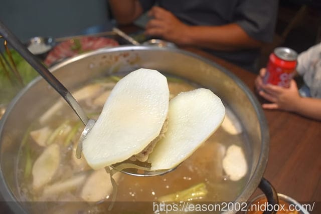 新莊美食 | 朋月栻-韓雞雞–江原道-宗음식 韓吃一隻雞火鍋鍋物｜新莊創始店（韓國一隻雞鍋物）還有浮誇澎湃海鮮桶