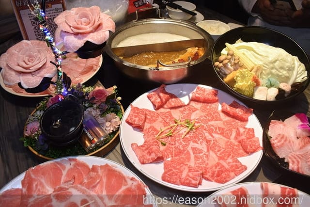 台北美食｜好食多涮涮鍋 雙城店 肉食控的火鍋天堂，雙人套餐免費招待肉品16oz 牛奶熊熊泡澡，好療癒～
