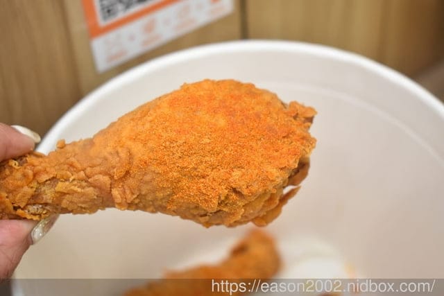 速食界的脆皮炸雞專家｜德克士台北小巨蛋店 炸雞的 358 道工序！打造完美脆皮炸雞的美味～