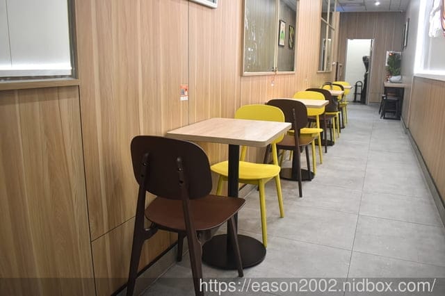 速食界的脆皮炸雞專家｜德克士台北小巨蛋店 炸雞的 358 道工序！打造完美脆皮炸雞的美味～