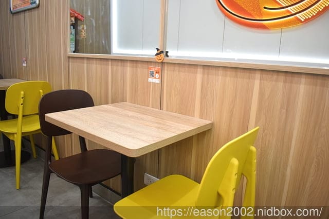 速食界的脆皮炸雞專家｜德克士台北小巨蛋店 炸雞的 358 道工序！打造完美脆皮炸雞的美味～