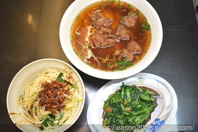 台中大甲美食｜特食豐原排骨酥麵 在地深耕30餘年的好味道 排骨酥肉質軟嫩、湯頭清甜