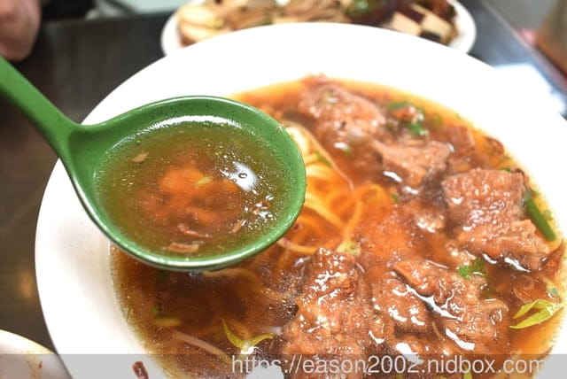 台中大甲美食｜特食豐原排骨酥麵 在地深耕30餘年的好味道 排骨酥肉質軟嫩、湯頭清甜