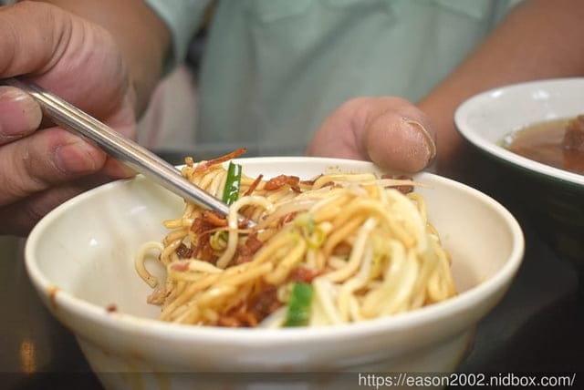 台中大甲美食｜特食豐原排骨酥麵 在地深耕30餘年的好味道 排骨酥肉質軟嫩、湯頭清甜