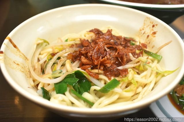 台中大甲美食｜特食豐原排骨酥麵 在地深耕30餘年的好味道 排骨酥肉質軟嫩、湯頭清甜
