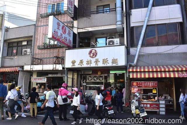 台中大甲美食｜特食豐原排骨酥麵 在地深耕30餘年的好味道 排骨酥肉質軟嫩、湯頭清甜