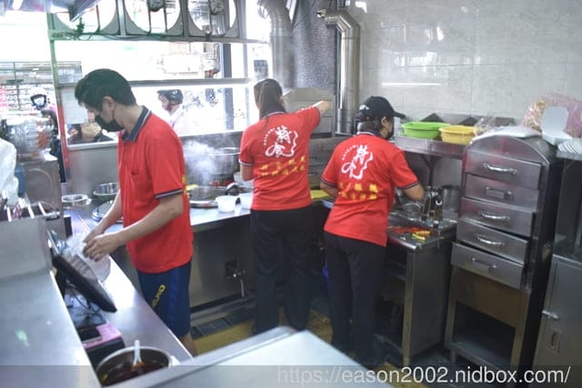 台中大甲美食｜特食豐原排骨酥麵 在地深耕30餘年的好味道 排骨酥肉質軟嫩、湯頭清甜