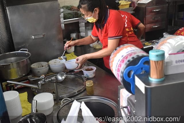 台中大甲美食｜特食豐原排骨酥麵 在地深耕30餘年的好味道 排骨酥肉質軟嫩、湯頭清甜