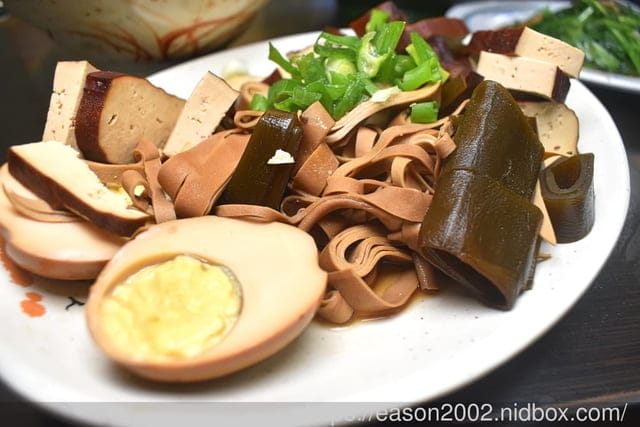 台中大甲美食｜特食豐原排骨酥麵 在地深耕30餘年的好味道 排骨酥肉質軟嫩、湯頭清甜