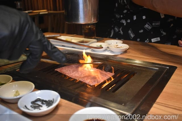台中西屯區燒肉｜和牛EMPEROR 日式燒肉 道地的日本和牛 角頭大橋頭麥可哥都來吃 情侶約會餐廳首選