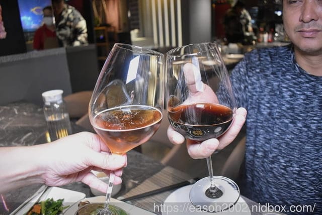 台北餐酒館推薦｜閑閑餐酒館 活體海鮮 粵式料理 私廚鐵板燒 慶生、小型聚會、包場、約會、閨蜜聚餐、春酒、尾牙