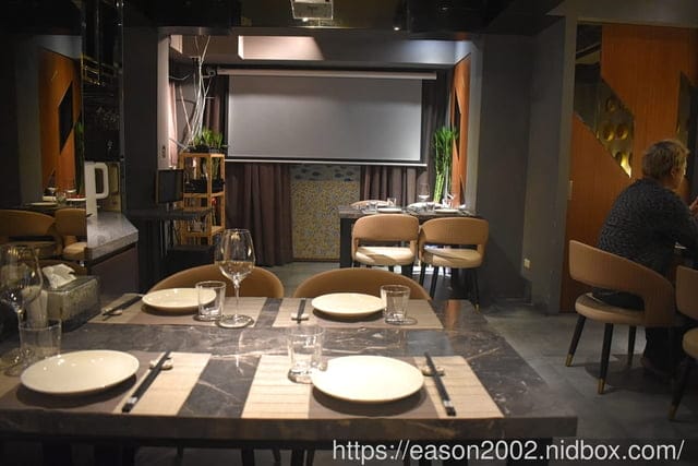 台北餐酒館推薦｜閑閑餐酒館 活體海鮮 粵式料理 私廚鐵板燒 慶生、小型聚會、包場、約會、閨蜜聚餐、春酒、尾牙