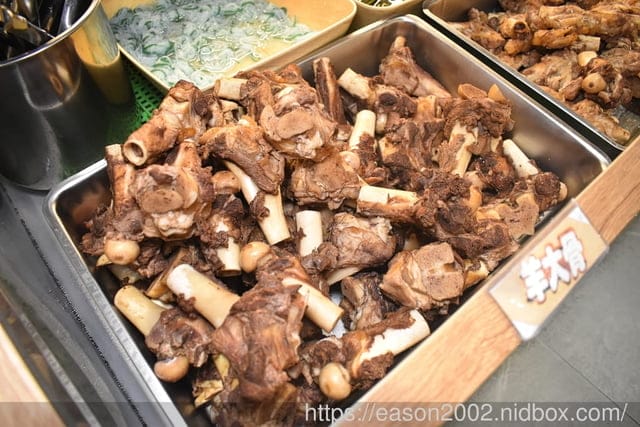 桃園羊肉爐吃到飽推薦｜耀武羊威國際店 全台首創新疆手撕羊肉 用餐限時120分鐘 還有精選湯底可選擇