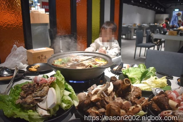 桃園羊肉爐吃到飽推薦｜耀武羊威國際店 全台首創新疆手撕羊肉 用餐限時120分鐘 還有精選湯底可選擇
