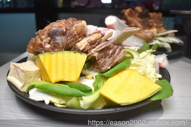 桃園羊肉爐吃到飽推薦｜耀武羊威國際店 全台首創新疆手撕羊肉 用餐限時120分鐘 還有精選湯底可選擇