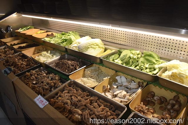 桃園羊肉爐吃到飽推薦｜耀武羊威國際店 全台首創新疆手撕羊肉 用餐限時120分鐘 還有精選湯底可選擇