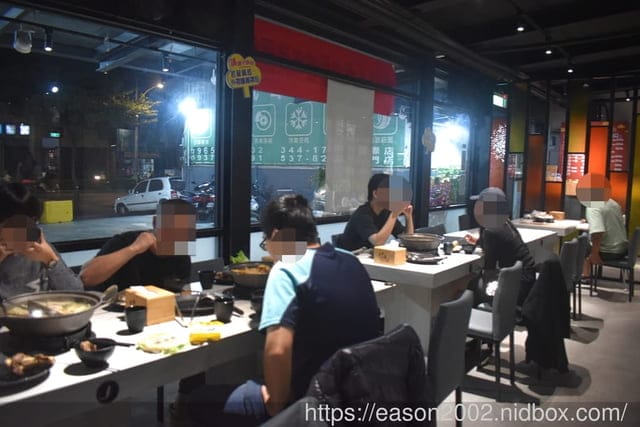 桃園羊肉爐吃到飽推薦｜耀武羊威國際店 全台首創新疆手撕羊肉 用餐限時120分鐘 還有精選湯底可選擇