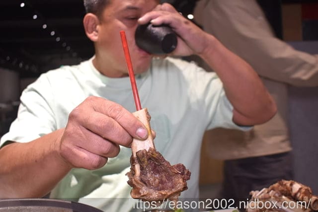 桃園羊肉爐吃到飽推薦｜耀武羊威國際店 全台首創新疆手撕羊肉 用餐限時120分鐘 還有精選湯底可選擇