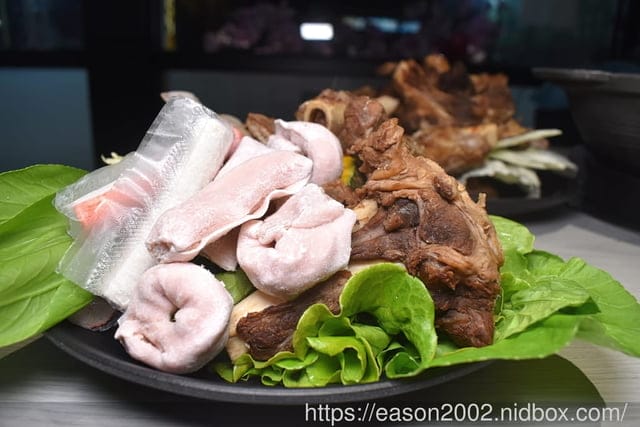 桃園羊肉爐吃到飽推薦｜耀武羊威國際店 全台首創新疆手撕羊肉 用餐限時120分鐘 還有精選湯底可選擇