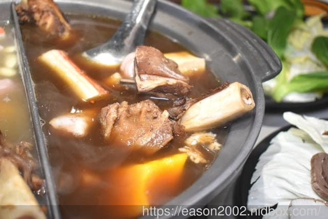 桃園羊肉爐吃到飽推薦｜耀武羊威國際店 全台首創新疆手撕羊肉 用餐限時120分鐘 還有精選湯底可選擇