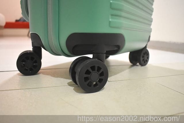 Sunny Master 1:9前開直排輪行李箱｜20吋也能擁有大容量 2天一夜旅行、出差洽公都方便 直排輪設計，靜音又滑順