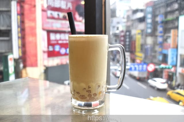 基隆廟口下午茶宵夜推薦｜大嘴巴茶坊 超高速1T無線網路＋高速USB、萬國插座 用餐不限時 聚餐、聊天、三五好友聚會的好地方！