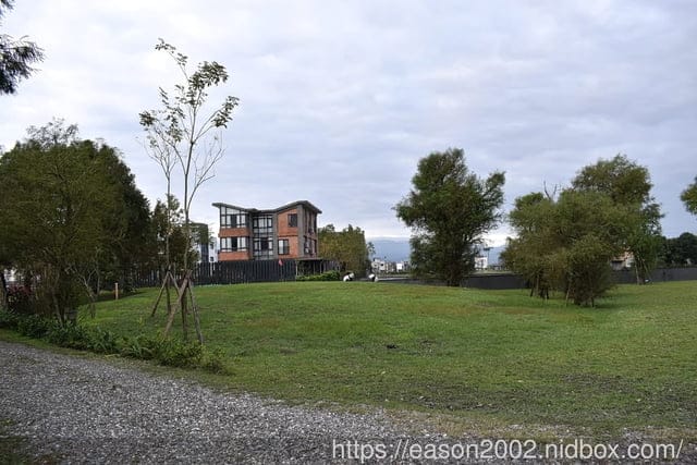 宜蘭安農溪包棟民宿推薦｜安農溪驛站民宿 戶外烤肉區、戲水池、寬大草原（寵物友善、親子友善）、提供自行車租借 室內KTV歡唱設備、撞球桌、電動麻將桌 民宿早餐