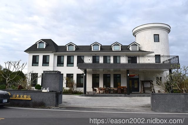 宜蘭安農溪包棟民宿推薦｜安農溪驛站民宿 戶外烤肉區、戲水池、寬大草原（寵物友善、親子友善）、提供自行車租借 室內KTV歡唱設備、撞球桌、電動麻將桌 民宿早餐