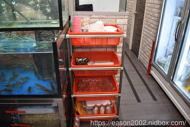 台北活蝦料理餐廳推薦 | 蝦之城活蝦餐廳-萬華活蝦餐廳 台北市區也能爽吃活蝦料理 雙人套餐只要NT$1500 12款風味活蝦料理任選三+熱炒高麗菜+四款養生雞湯任選1，白飯免費吃