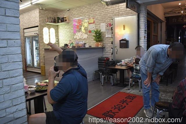 台北活蝦料理餐廳推薦 | 蝦之城活蝦餐廳-萬華活蝦餐廳 台北市區也能爽吃活蝦料理 雙人套餐只要NT$1500 12款風味活蝦料理任選三+熱炒高麗菜+四款養生雞湯任選1，白飯免費吃