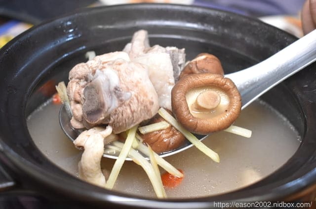 台北活蝦料理餐廳推薦 | 蝦之城活蝦餐廳-萬華活蝦餐廳 台北市區也能爽吃活蝦料理 雙人套餐只要NT$1500 12款風味活蝦料理任選三+熱炒高麗菜+四款養生雞湯任選1，白飯免費吃