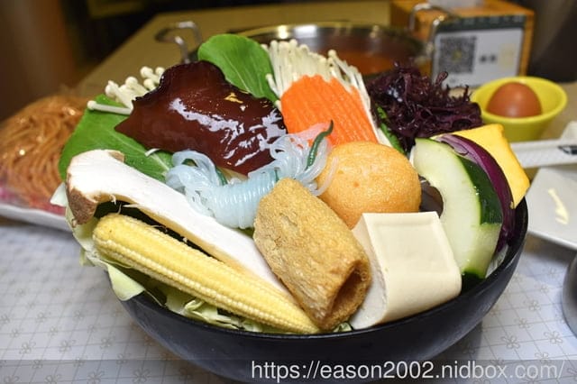 桃園火鍋推薦 | 桃園解惑火鍋 火鍋套餐+1元，肉量激增50%；桃園療癒系美食，吃完火鍋還有老師替你解惑