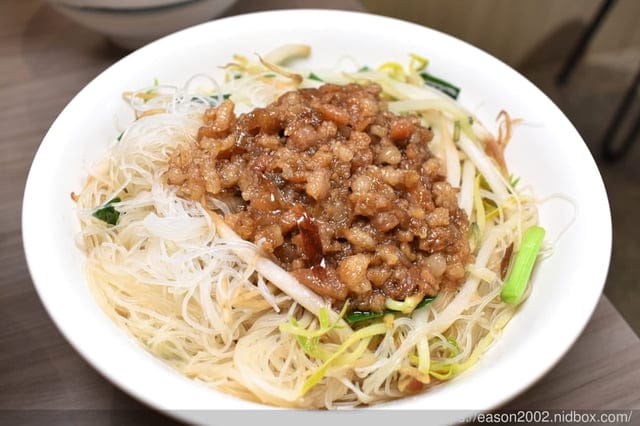 台南小吃推薦 | 竹滬麵店(小東路無名麵店)  在地傳承60餘年的台南美食推薦 營業至凌晨12點，同時也是台南宵夜首選