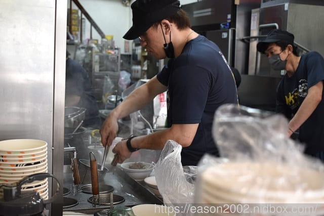 台南小吃推薦 | 竹滬麵店(小東路無名麵店)  在地傳承60餘年的台南美食推薦 營業至凌晨12點，同時也是台南宵夜首選