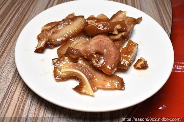 南投甕仔雞推薦 | 番仔田甕仔雞（金梅庄休閒渡假中心內）手剝雞竟然會爆汁， 外皮酥脆、肉質鮮嫩多汁 南投必吃美食