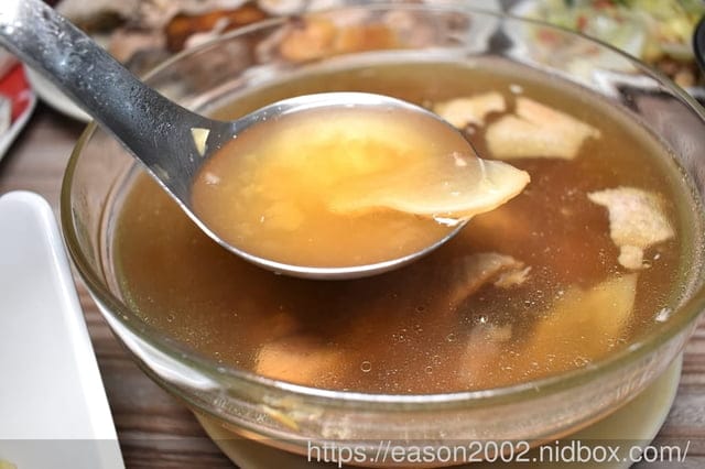 南投甕仔雞推薦 | 番仔田甕仔雞（金梅庄休閒渡假中心內）手剝雞竟然會爆汁， 外皮酥脆、肉質鮮嫩多汁 南投必吃美食