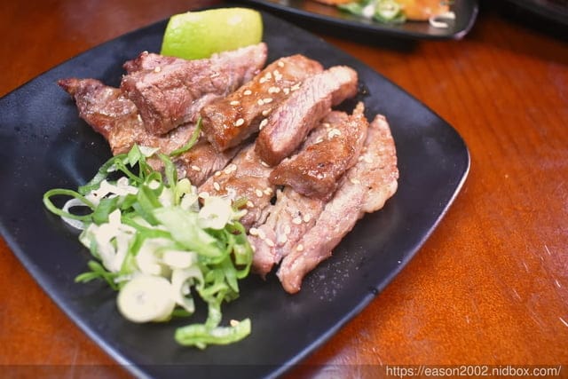 台北聚餐美食 | 雞老闆桶仔雞萬隆店 當月壽星吃烤雞不用錢 生啤酒買2送1，還有清酒、梅酒無限量暢飲