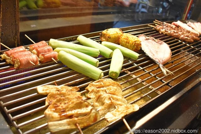 台北聚餐美食 | 雞老闆桶仔雞萬隆店 當月壽星吃烤雞不用錢 生啤酒買2送1，還有清酒、梅酒無限量暢飲