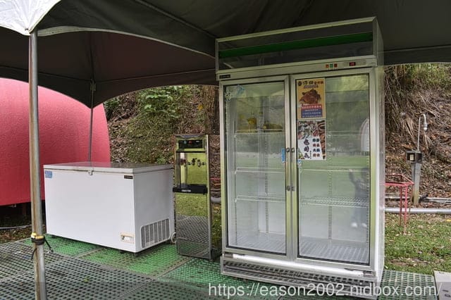 南投親子露營推薦 | 南投水岸松林露營區 大草原、兒童戲水、沙坑、手作DIY、餵食小動物、溯溪、水彈、釣魚、露營烤肉；夢幻露營水管屋、哈比屋、貨櫃屋、浪漫屋、童話屋 等等
