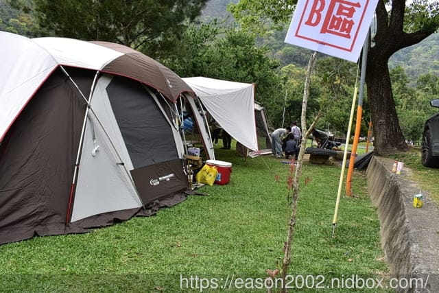 南投親子露營推薦 | 南投水岸松林露營區 大草原、兒童戲水、沙坑、手作DIY、餵食小動物、溯溪、水彈、釣魚、露營烤肉；夢幻露營水管屋、哈比屋、貨櫃屋、浪漫屋、童話屋 等等