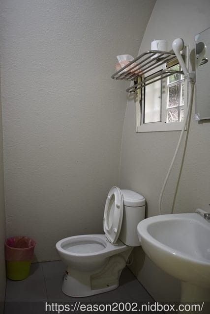 南投親子露營推薦 | 南投水岸松林露營區 大草原、兒童戲水、沙坑、手作DIY、餵食小動物、溯溪、水彈、釣魚、露營烤肉；夢幻露營水管屋、哈比屋、貨櫃屋、浪漫屋、童話屋 等等
