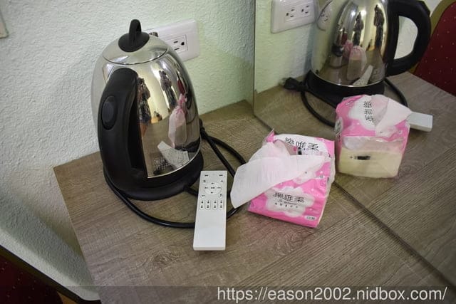南投親子露營推薦 | 南投水岸松林露營區 大草原、兒童戲水、沙坑、手作DIY、餵食小動物、溯溪、水彈、釣魚、露營烤肉；夢幻露營水管屋、哈比屋、貨櫃屋、浪漫屋、童話屋 等等
