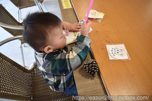 南投親子露營推薦 | 南投水岸松林露營區 大草原、兒童戲水、沙坑、手作DIY、餵食小動物、溯溪、水彈、釣魚、露營烤肉；夢幻露營水管屋、哈比屋、貨櫃屋、浪漫屋、童話屋 等等