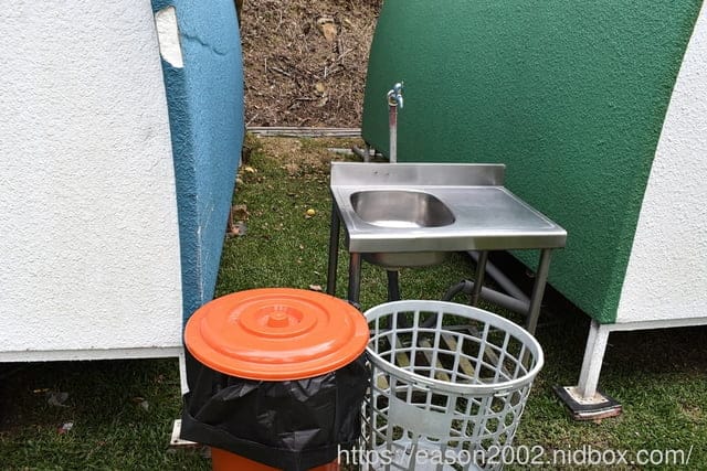 南投親子露營推薦 | 南投水岸松林露營區 大草原、兒童戲水、沙坑、手作DIY、餵食小動物、溯溪、水彈、釣魚、露營烤肉；夢幻露營水管屋、哈比屋、貨櫃屋、浪漫屋、童話屋 等等