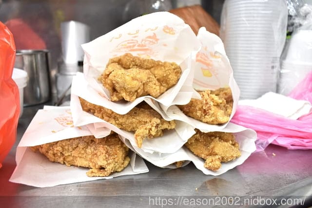 桃園好吃雞排便當推薦 | 丸強飯店。炸雞飯 外皮酥脆 肉質鮮嫩多汁的超級無敵大雞排 簡單配菜 滷蛋+酸菜 秒殺超人氣