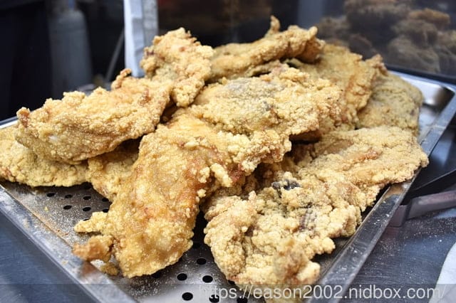 桃園好吃雞排便當推薦 | 丸強飯店。炸雞飯 外皮酥脆 肉質鮮嫩多汁的超級無敵大雞排 簡單配菜 滷蛋+酸菜 秒殺超人氣