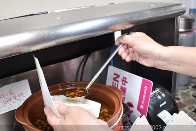 桃園好吃雞排便當推薦 | 丸強飯店。炸雞飯 外皮酥脆 肉質鮮嫩多汁的超級無敵大雞排 簡單配菜 滷蛋+酸菜 秒殺超人氣