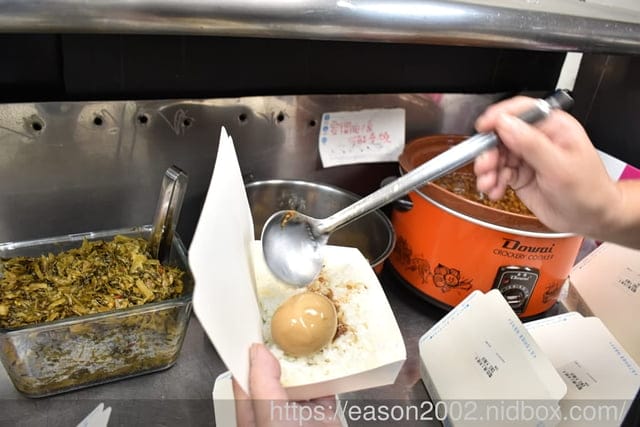 桃園好吃雞排便當推薦 | 丸強飯店。炸雞飯 外皮酥脆 肉質鮮嫩多汁的超級無敵大雞排 簡單配菜 滷蛋+酸菜 秒殺超人氣