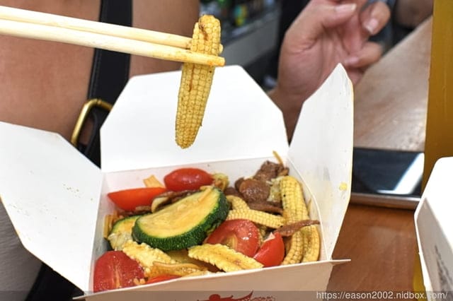 台中逢甲美食 | 曾氏福建炒麵台中逢甲旗艦店 新推出 夏季田園鮮蔬炒麵 清爽不油膩 討好妳的胃口